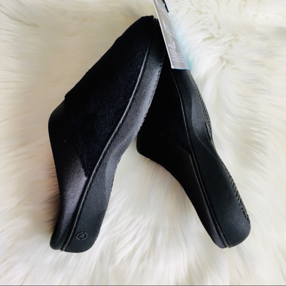 NWT Isotoner Women's Microterry Clog Slippers with Satin Trim - Picture 3 of 7
